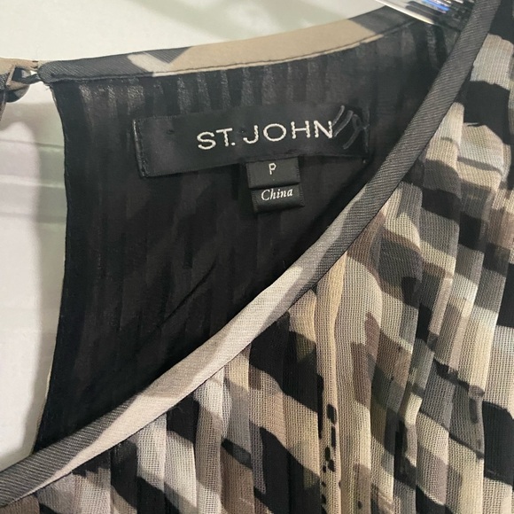 St. John Pleated Sleeveless Blouse - Picture 3 of 6